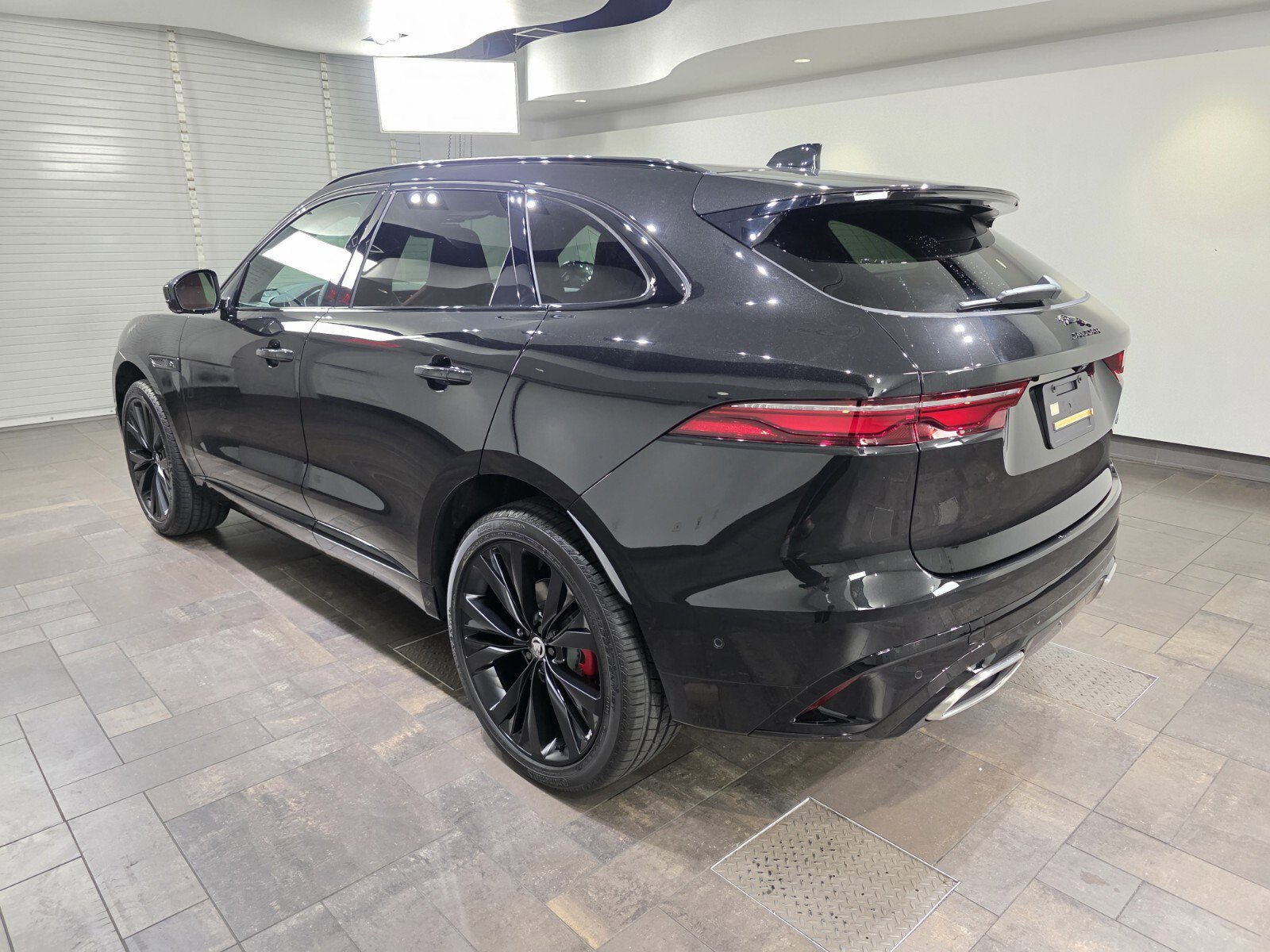 New 2026 Jaguar F-PACE R-Dynamic S image 4