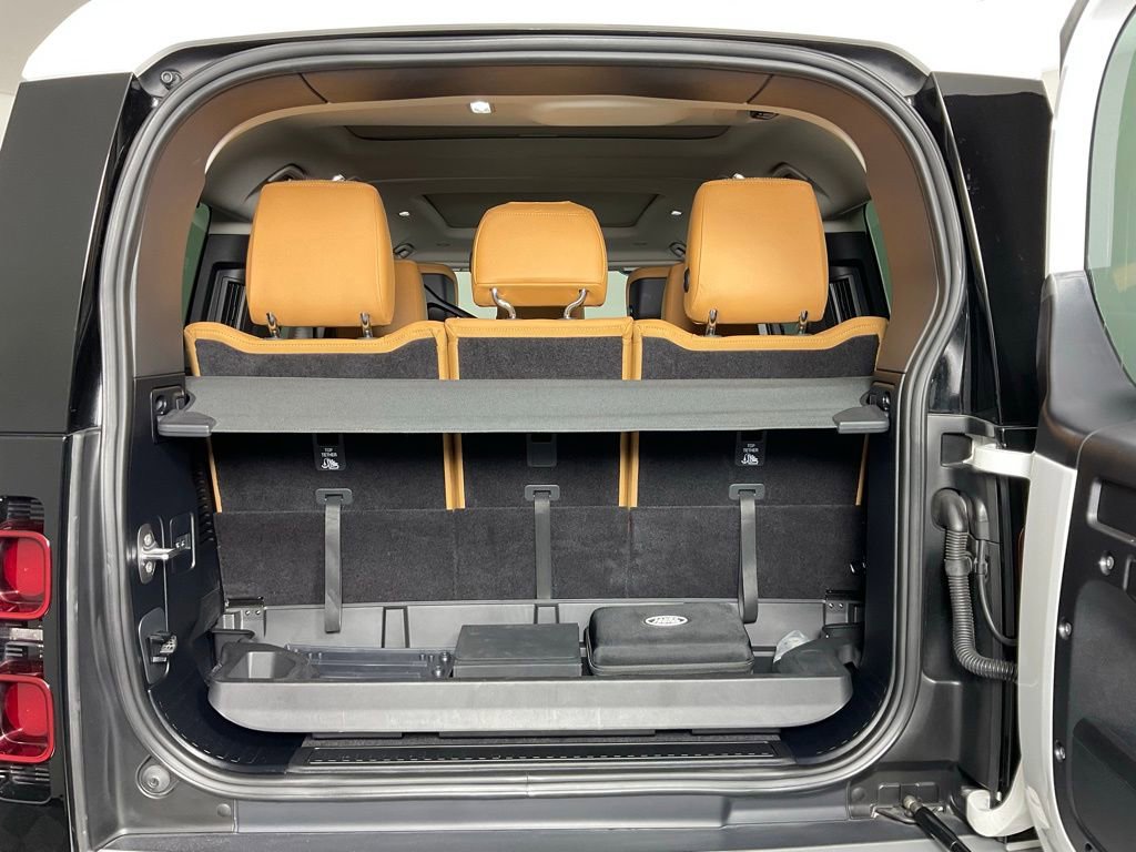 Used 2024 Land Rover Defender 130 S image 11