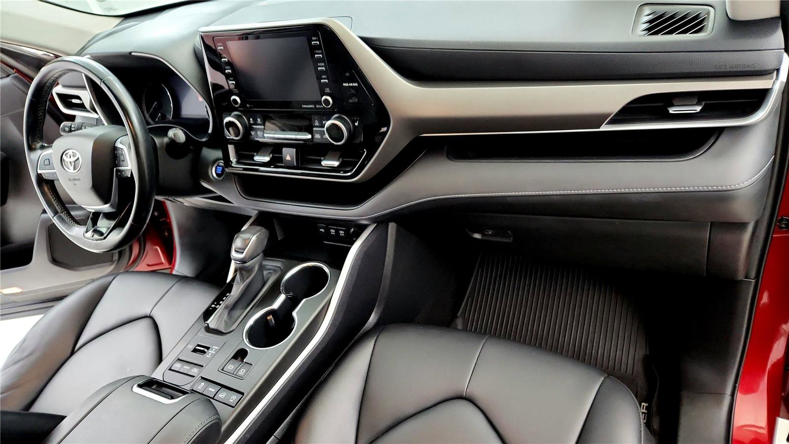 Used 2020 Toyota Highlander XLE image 16