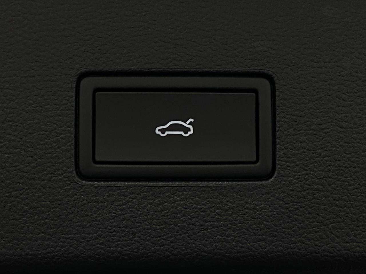 New 2026 Volkswagen Atlas Peak Edition image 7