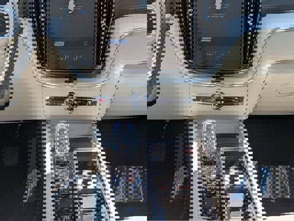 New 2026 Volvo XC60 B5 Ultra w/ Protection Package Premier AWD/4WD image 18