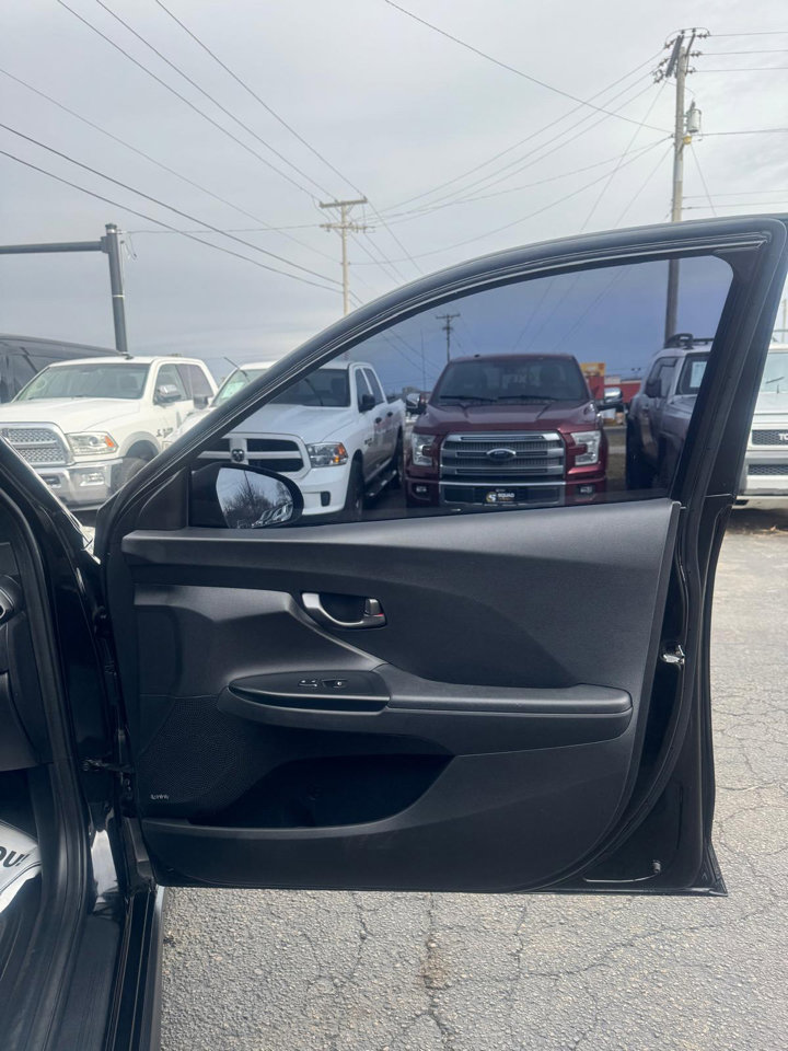 Used 2019 Hyundai Veloster Turbo R-Spec image 12