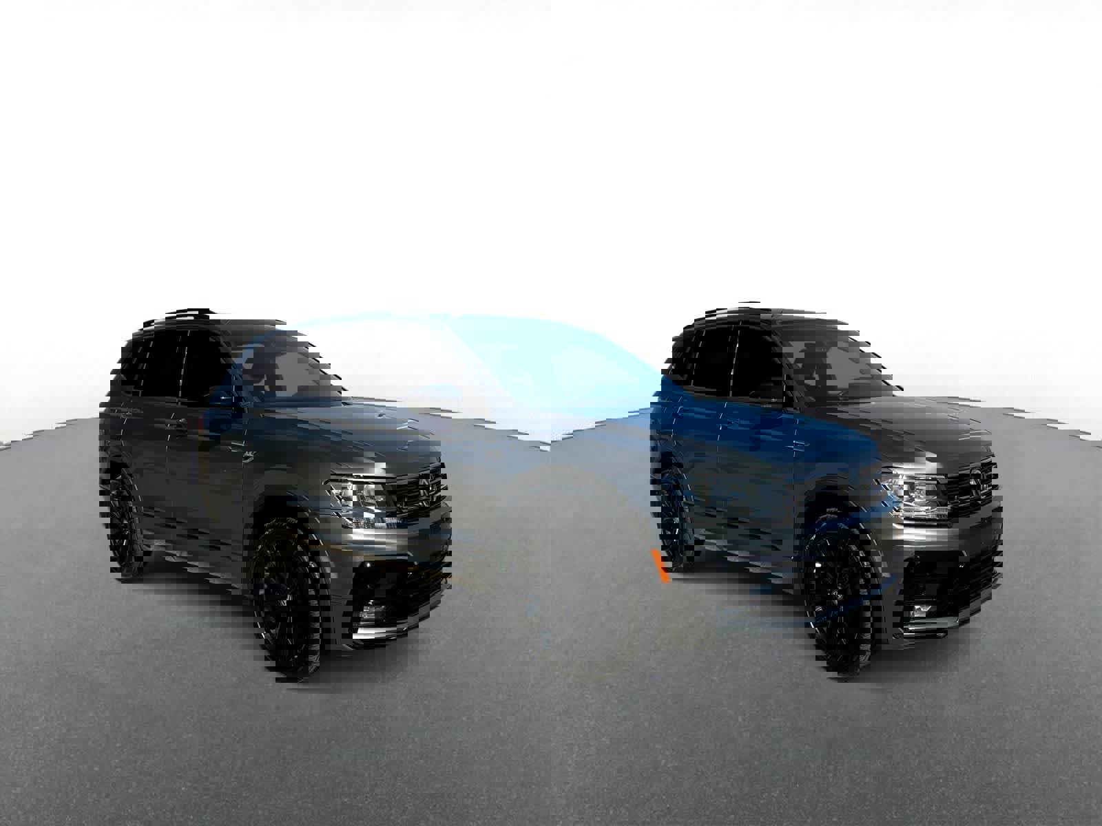 Used 2021 Volkswagen Tiguan SE R-Line w/ 2-Row Tiguan MDO Package image 2