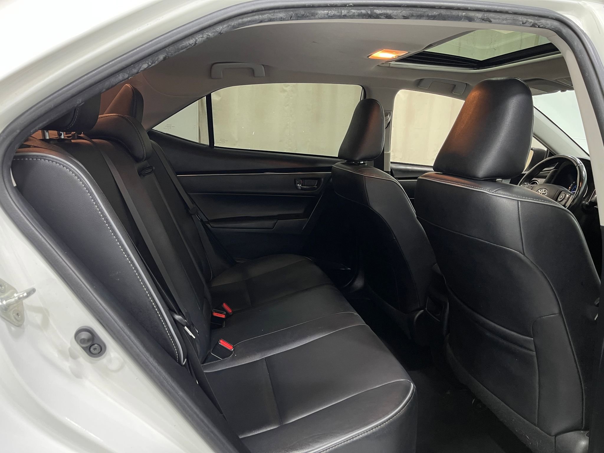 Used 2019 Toyota Corolla XLE w/ Carpet Mat Package (TMS) image 29