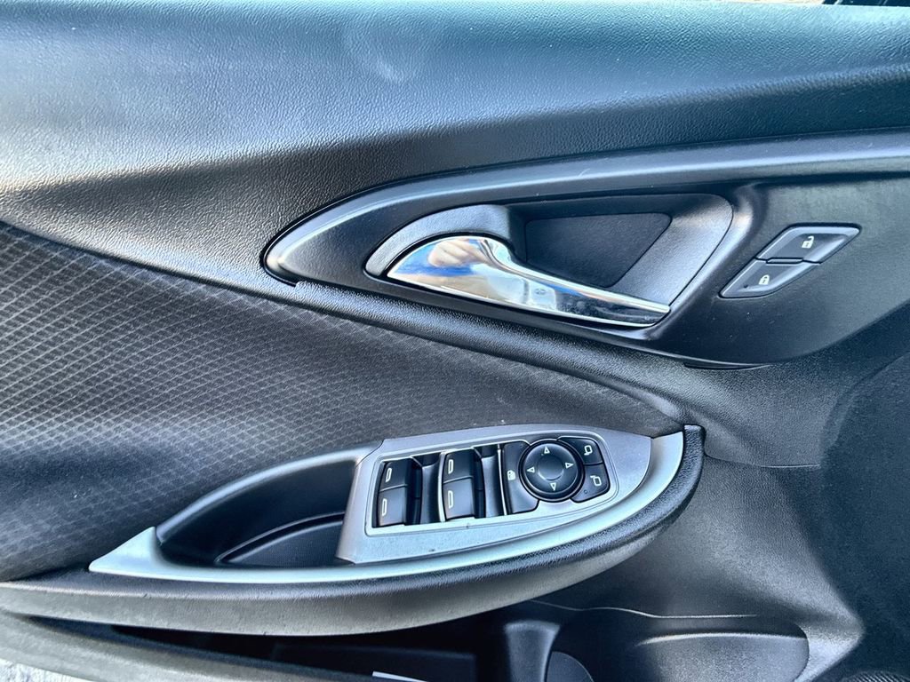 Used 2025 Chevrolet Malibu RS image 21