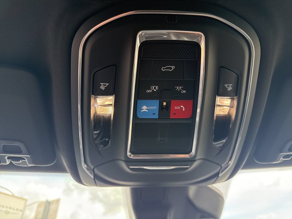 New 2026 Jeep Grand Cherokee Altitude AWD/4WD image 26