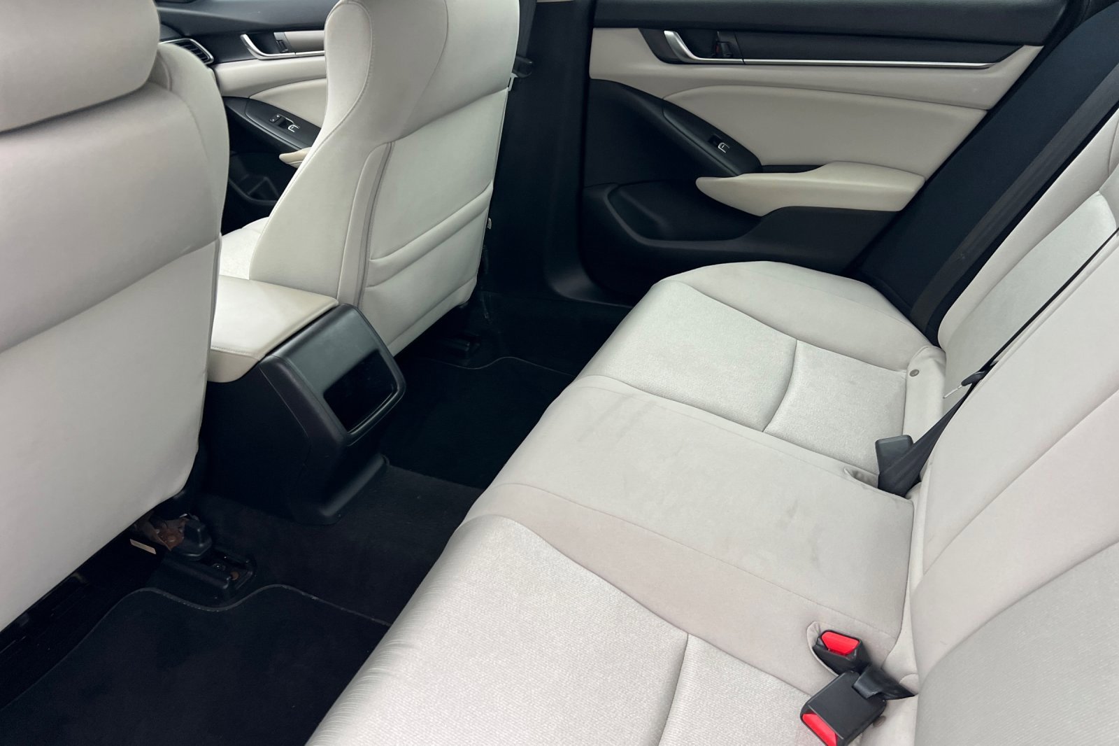 Used 2018 Honda Accord LX image 9