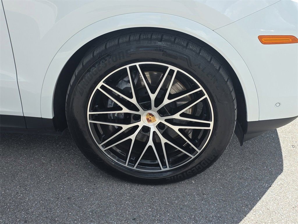 Certified 2025 Porsche Cayenne image 13
