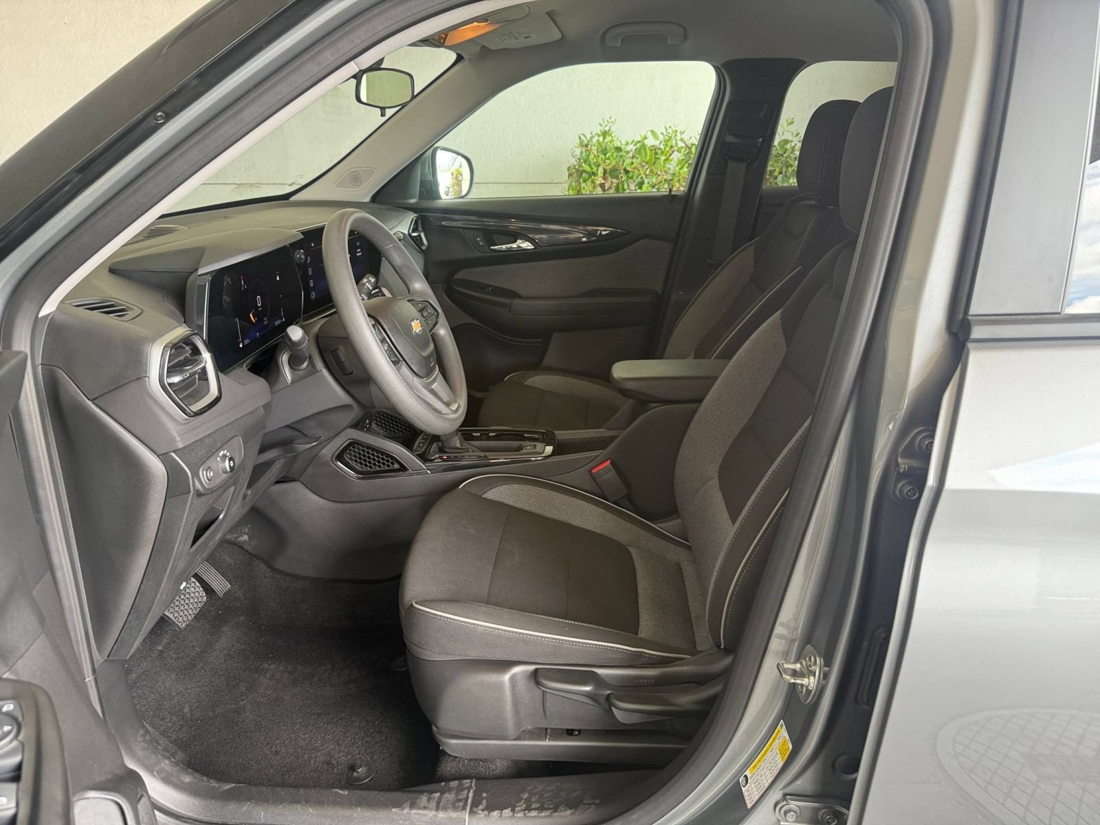 Used 2025 Chevrolet TrailBlazer LT FWD image 25
