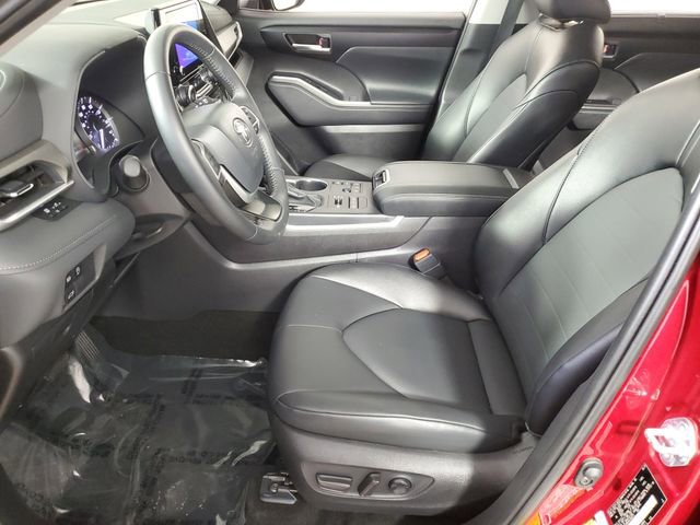 Used 2025 Toyota Highlander XLE image 20