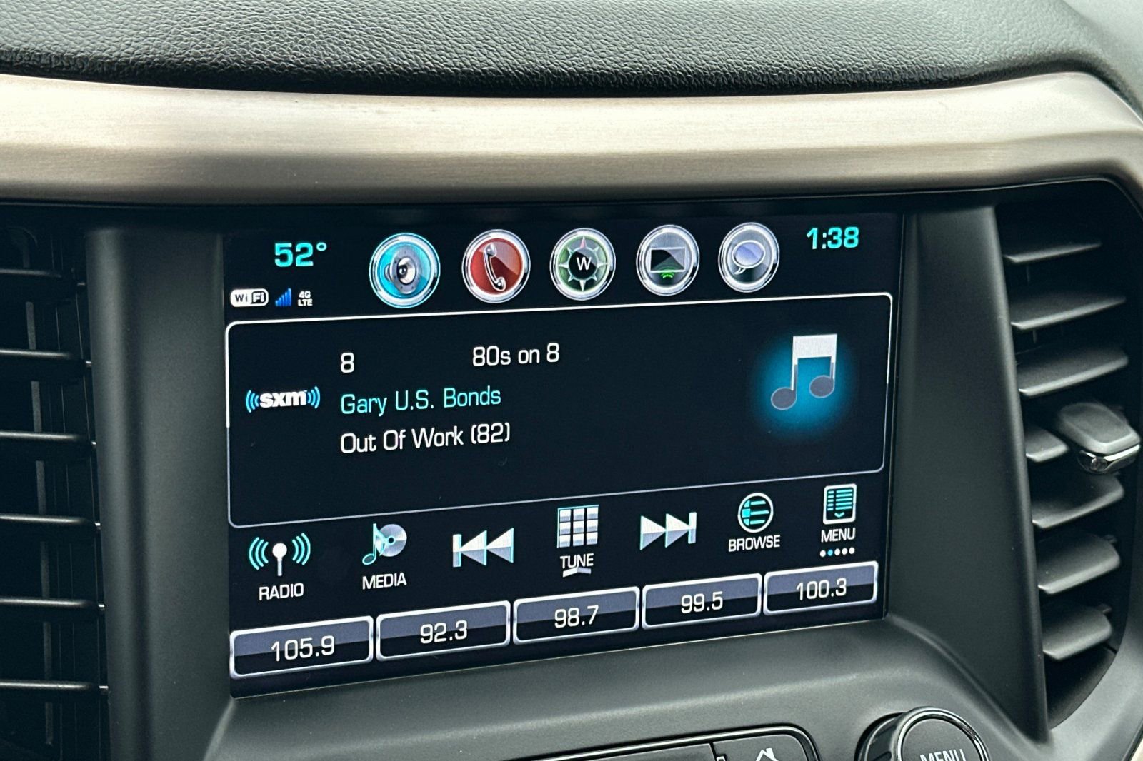 Used 2019 GMC Acadia Denali w/ Technology Package AWD/4WD image 17