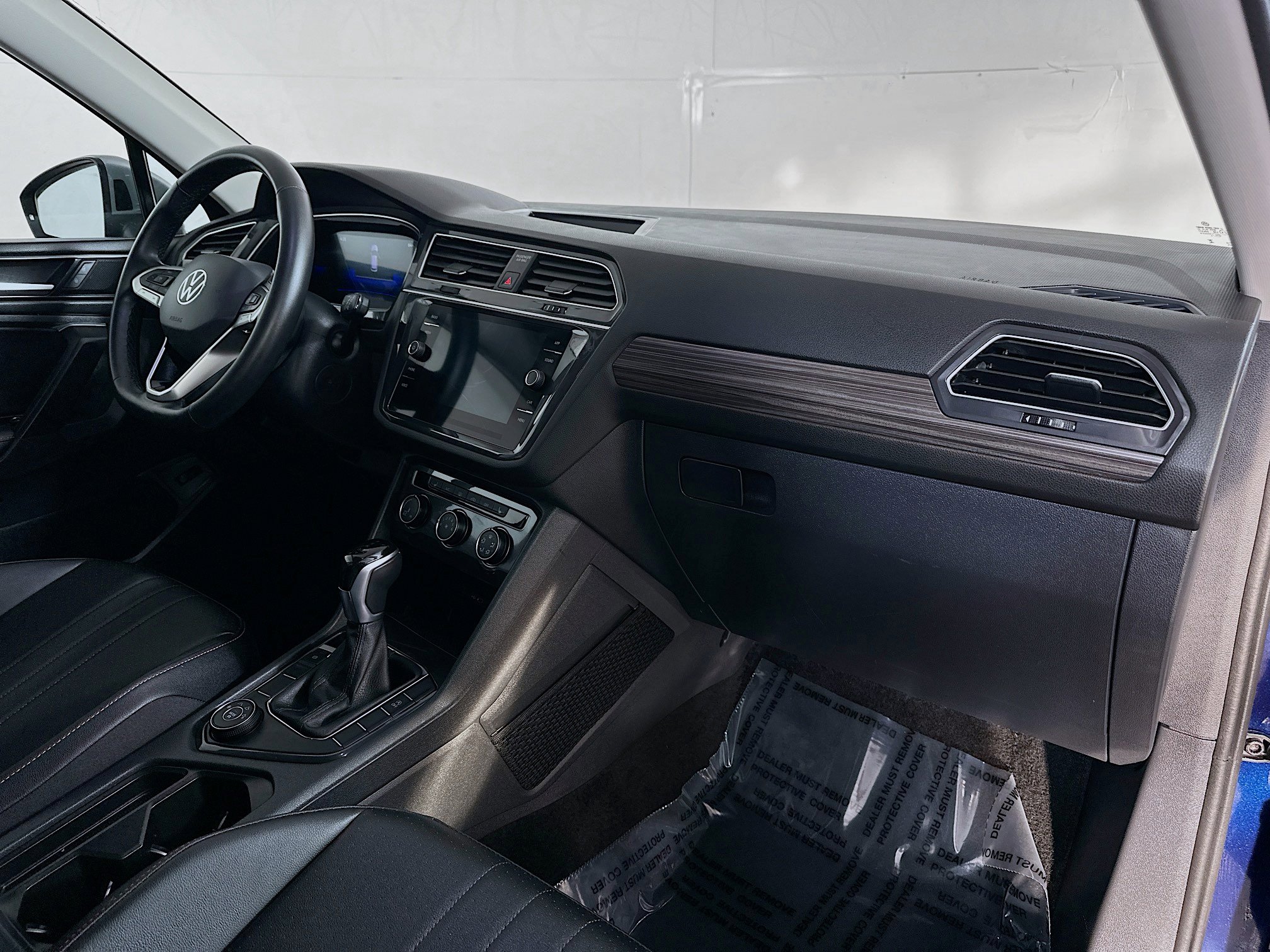 Used 2024 Volkswagen Tiguan Wolfsburg Edition image 26