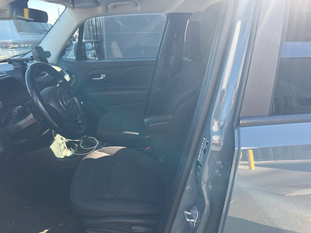 Used 2017 Jeep Renegade Altitude FWD image 5