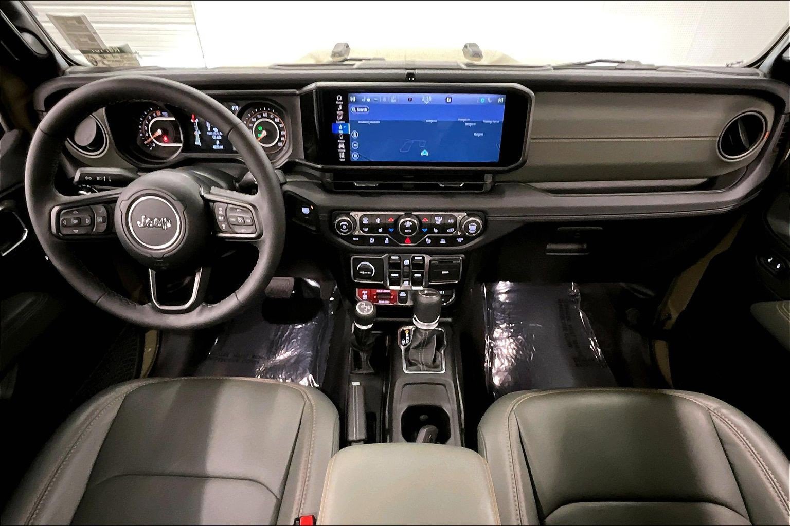 Used 2025 Jeep Gladiator Mojave AWD/4WD image 17