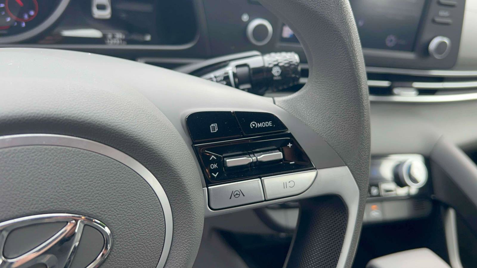 Used 2023 Hyundai Elantra SEL image 19