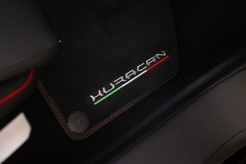 Used 2020 Lamborghini Huracan EVO RWD image 55