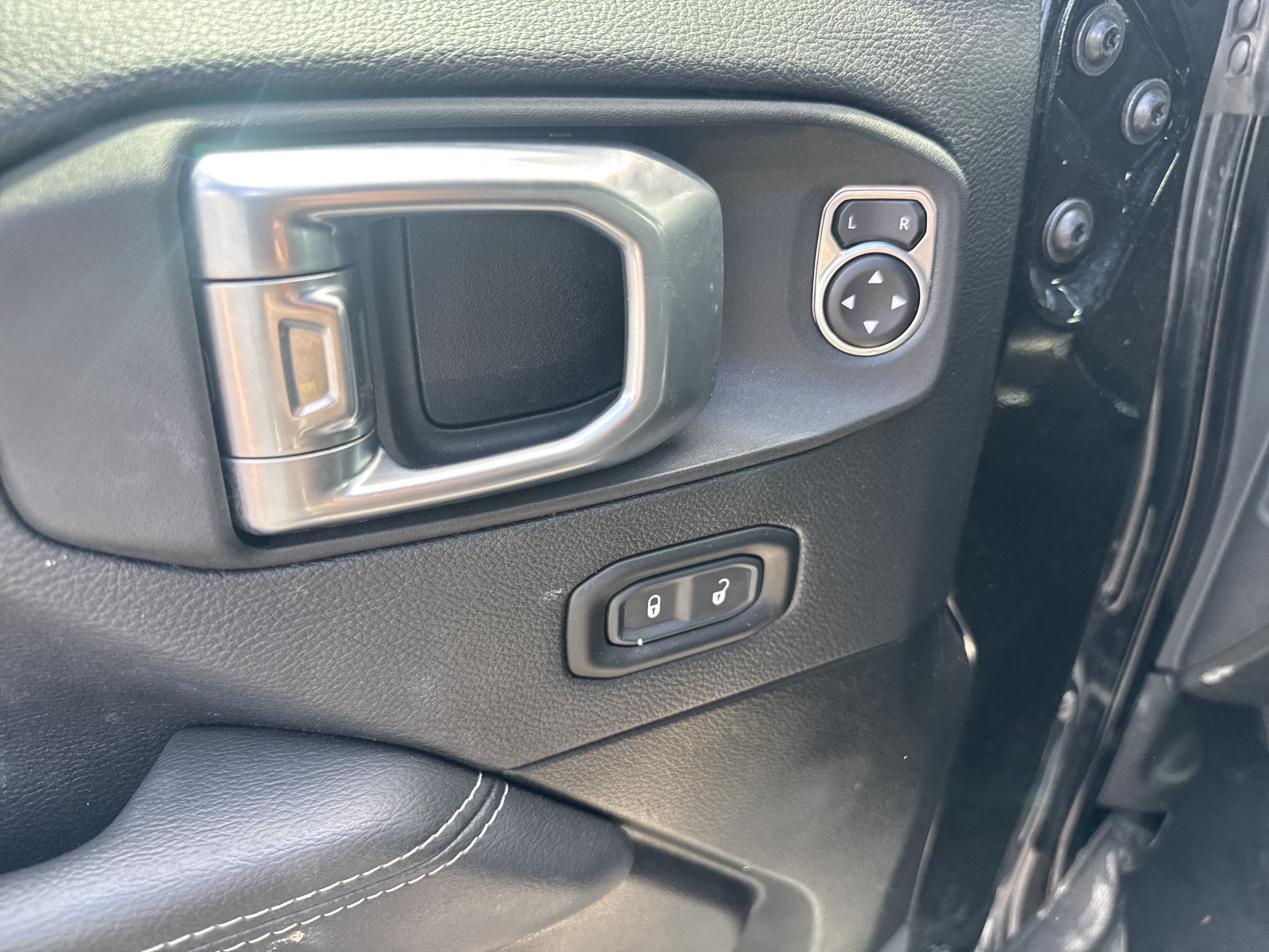 Used 2023 Jeep Wrangler Unlimited Sahara w/ Cold Weather Group AWD/4WD image 16