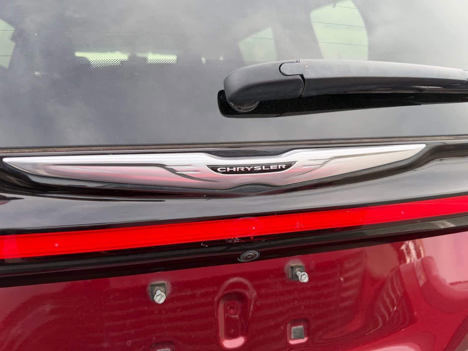 Used 2021 Chrysler Pacifica Touring-L w/ Premium & Safety Sphere Group FWD image 22