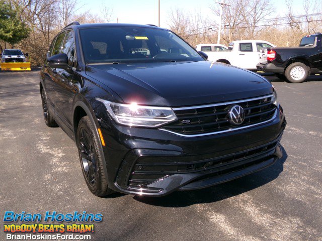 Used 2023 Volkswagen Tiguan SE R-Line image 1