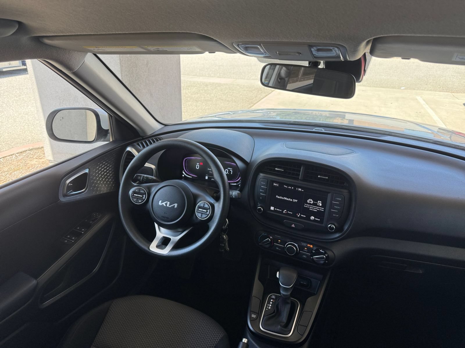 Used 2025 Kia Soul LX w/ LX Technology Package FWD image 32