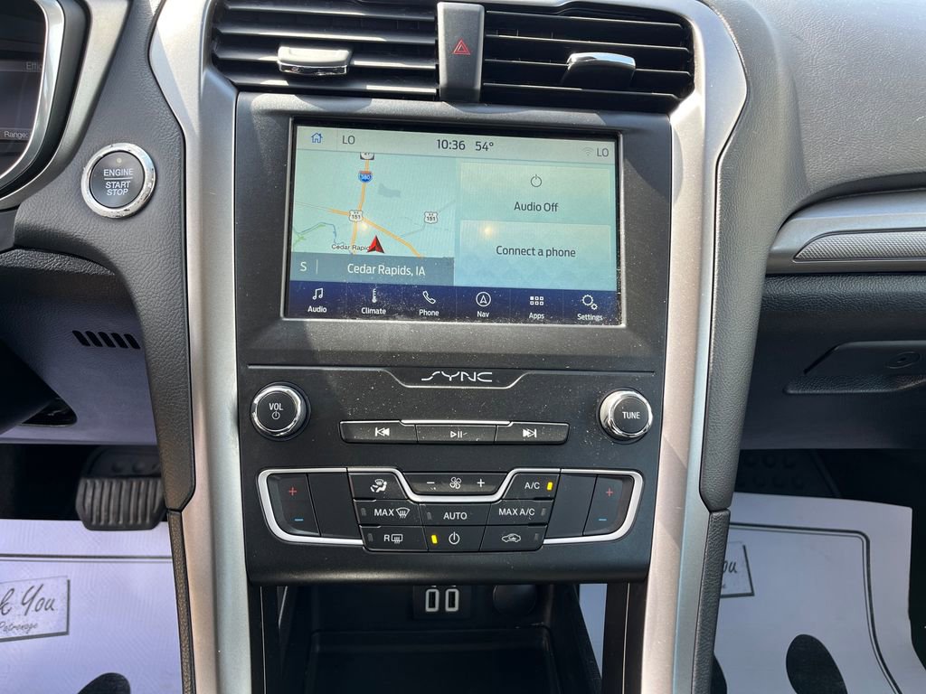 Used 2020 Ford Fusion SE FWD image 25