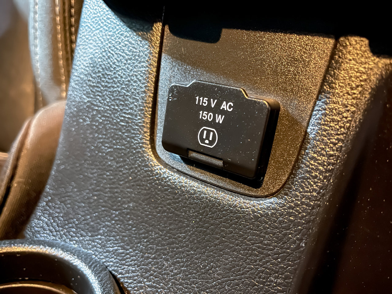 Used 2018 Jeep Wrangler Unlimited Sahara image 33