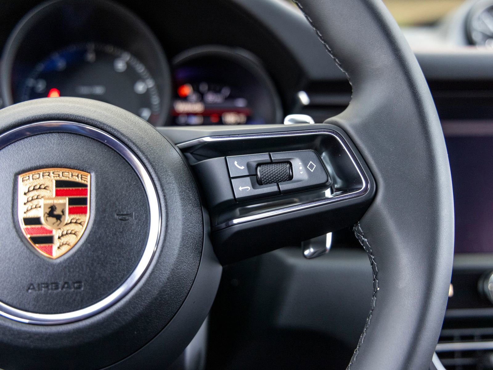 New 2025 Porsche Macan image 32