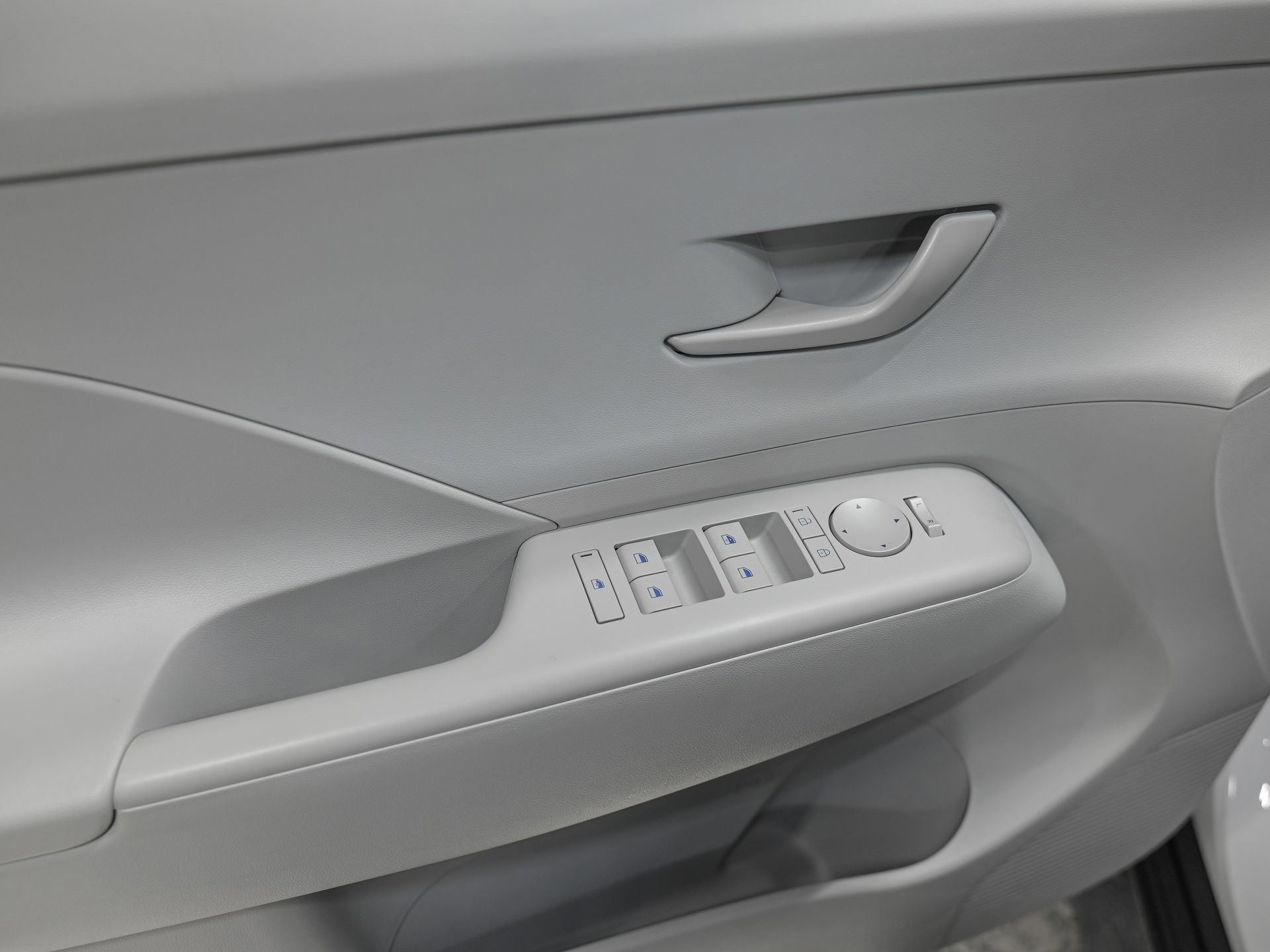 Used 2025 Hyundai Kona SE image 13