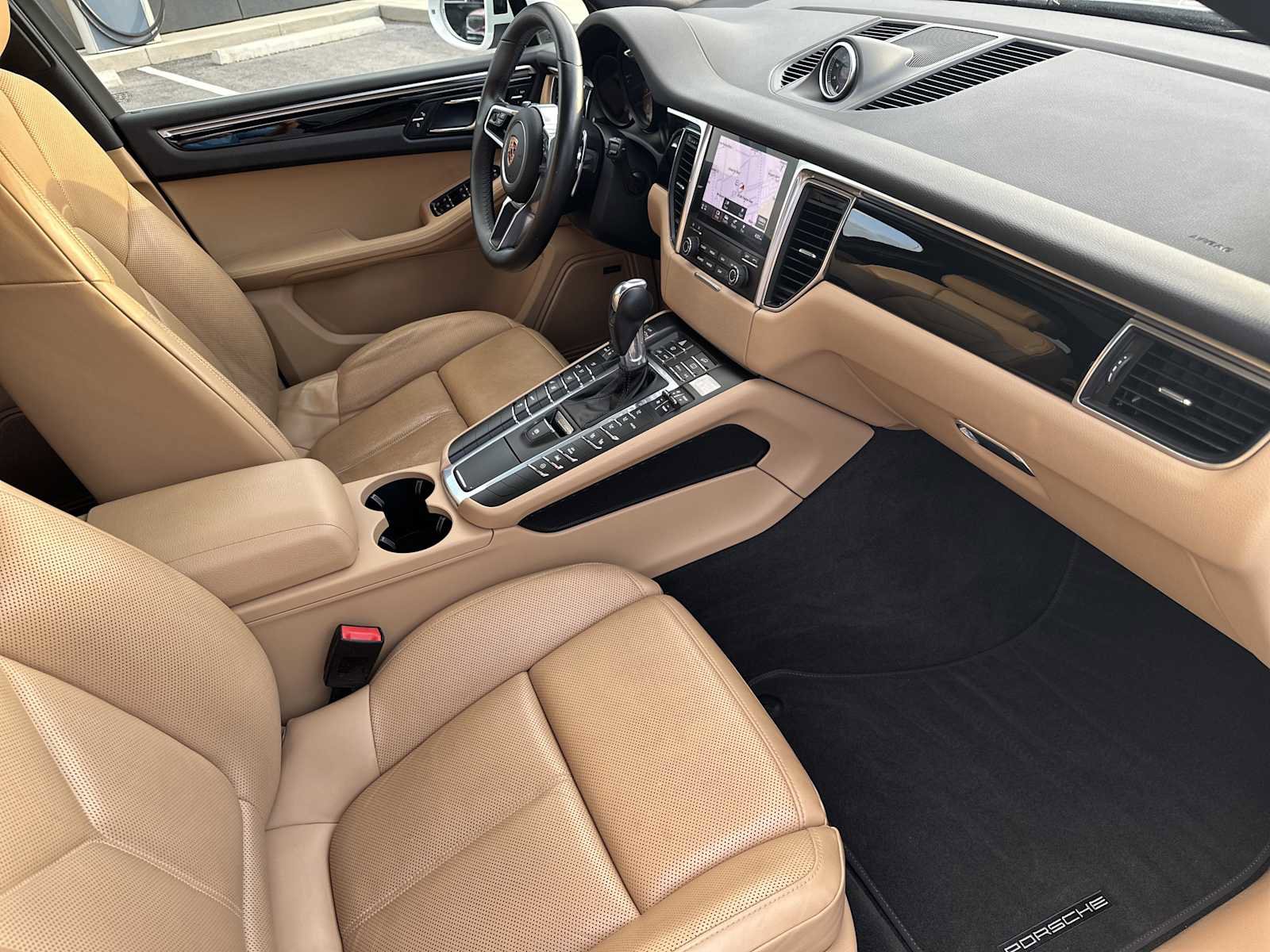 Used 2018 Porsche Macan S image 25