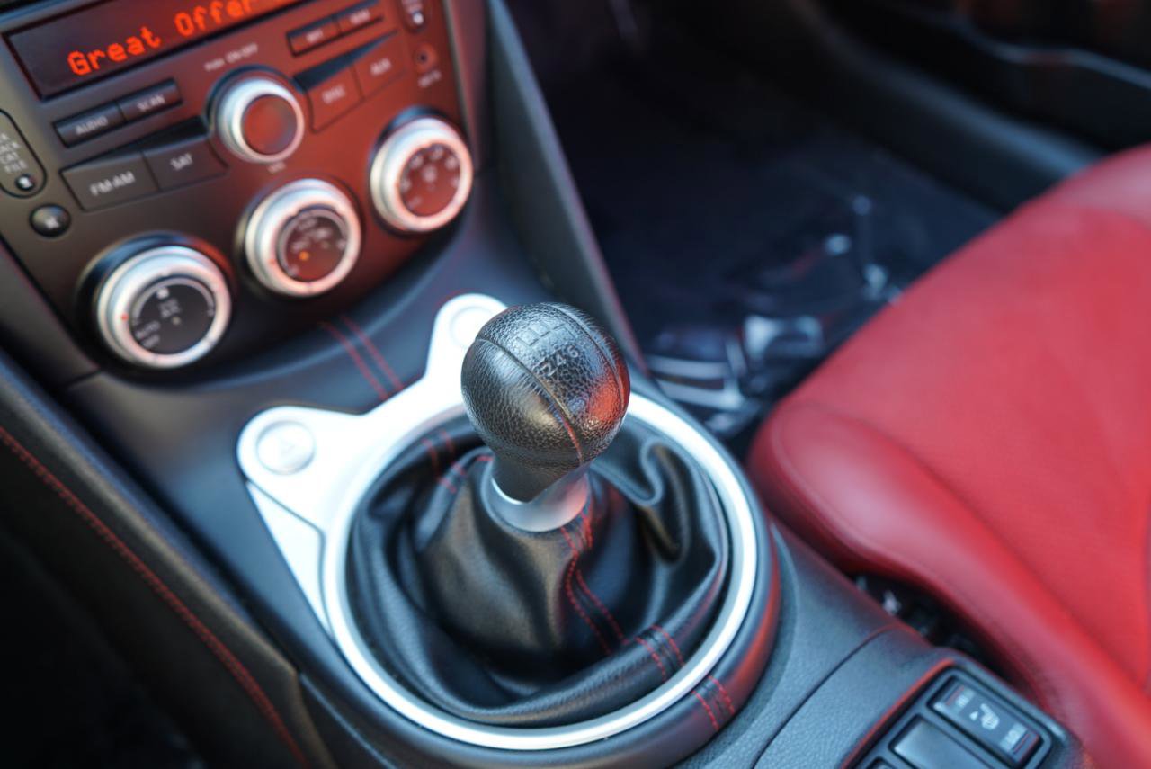 Used 2010 Nissan 370Z Touring w/ Sport Pkg image 39