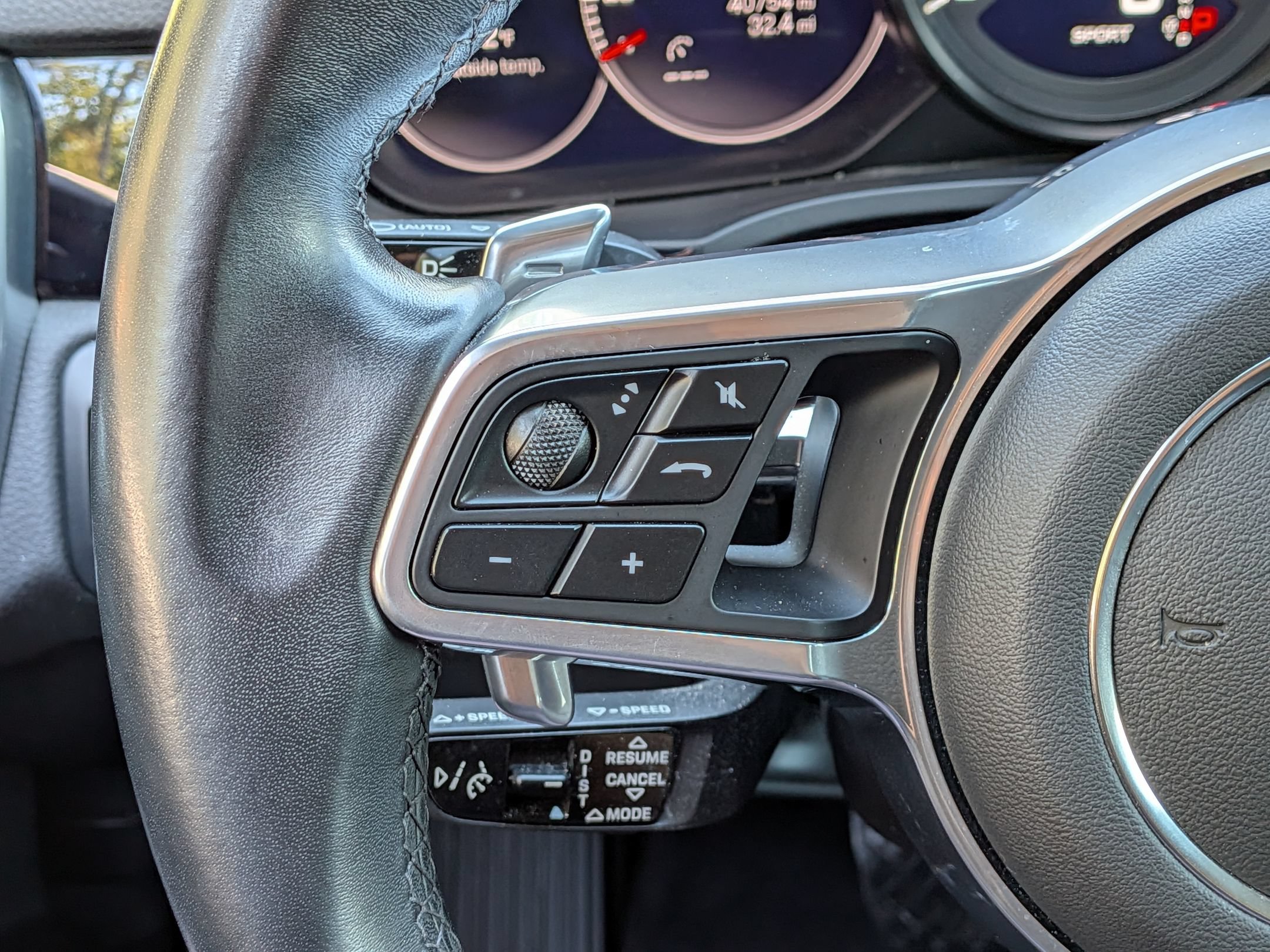 Certified 2023 Porsche Cayenne Platinum Edition AWD/4WD image 9