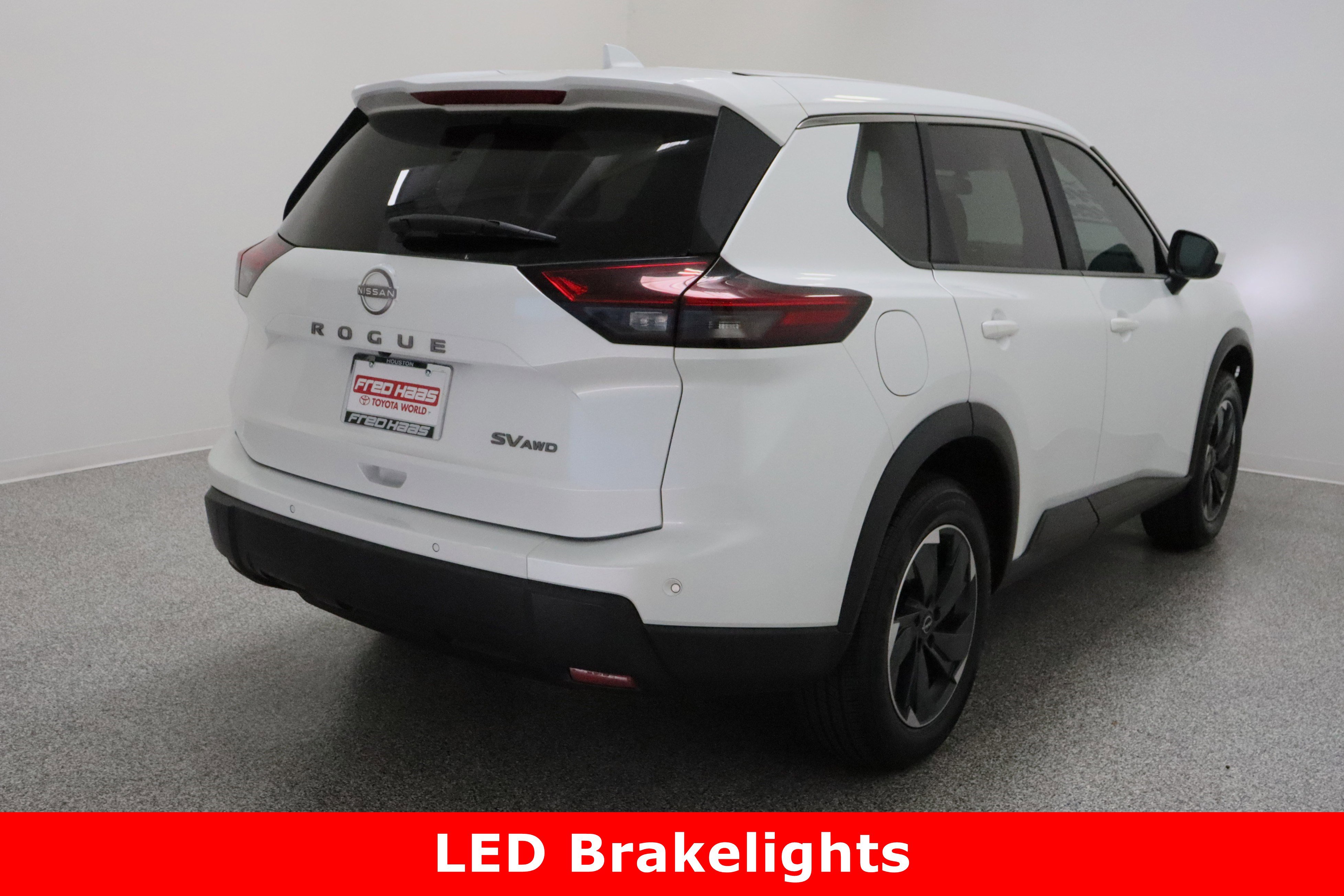 Used 2024 Nissan Rogue SV image 7
