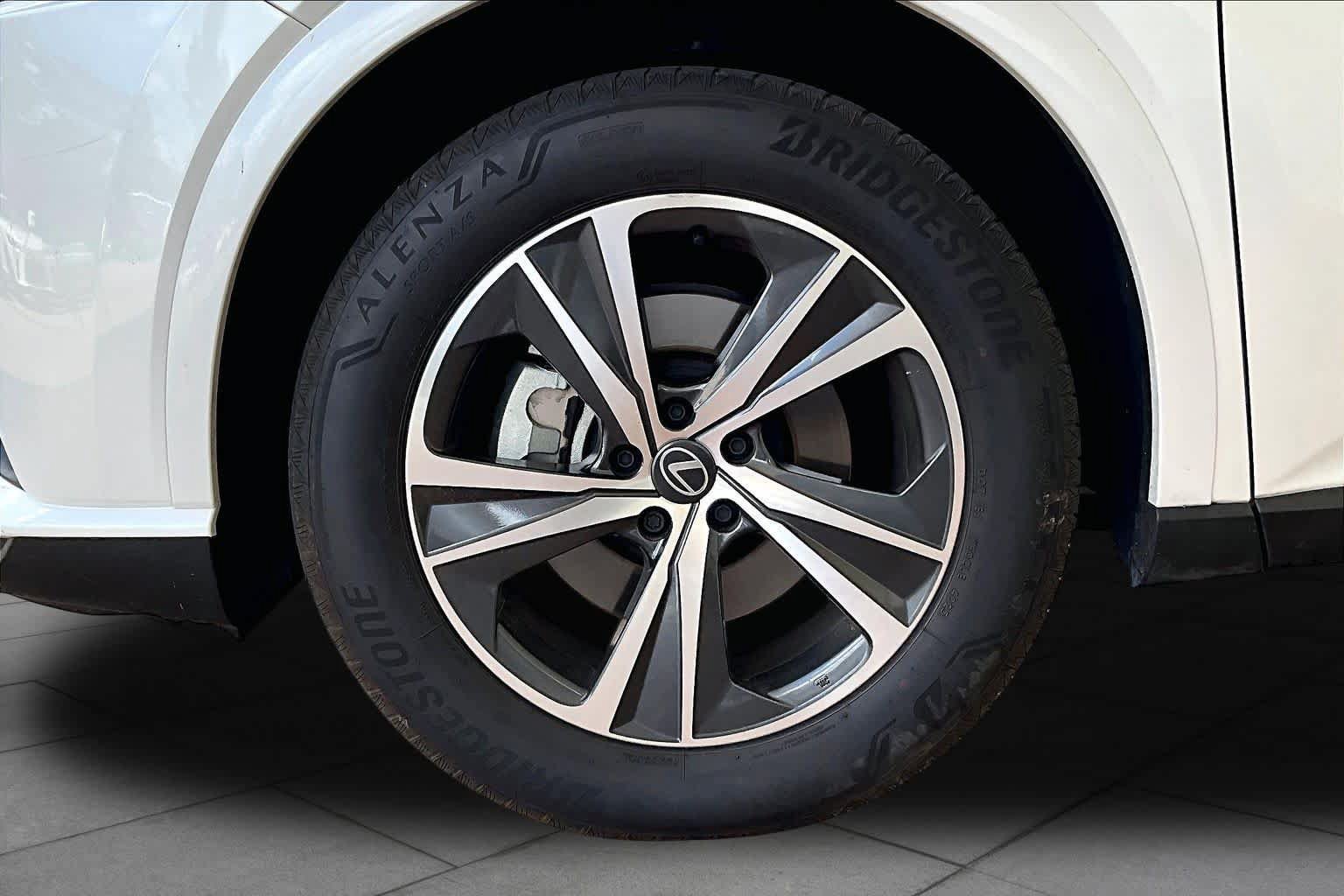 Used 2026 Lexus RX 350 Premium w/ Accessory Package (2T) FWD image 9