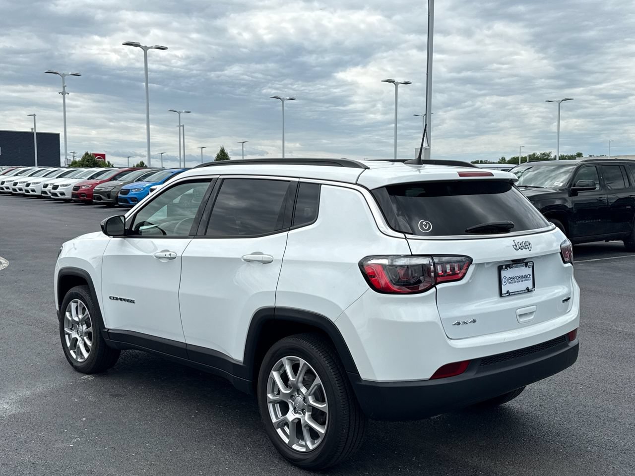 Used 2024 Jeep Compass Latitude AWD/4WD image 5