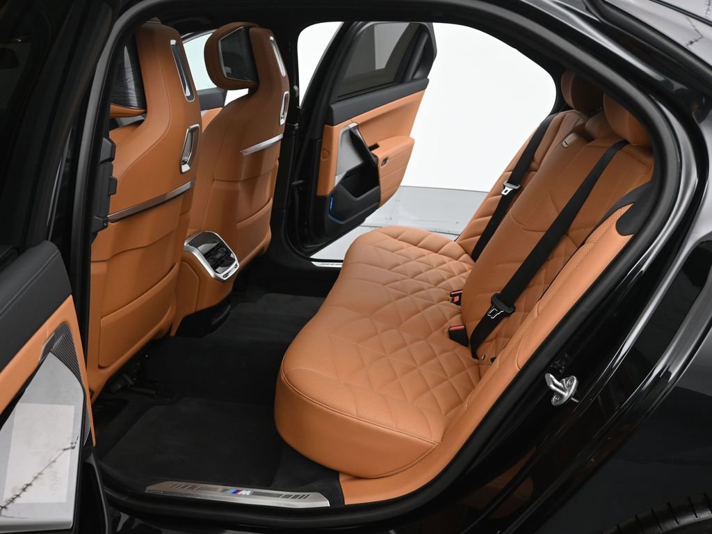 Used 2023 BMW 740i w/ Parking Assistance Package image 19