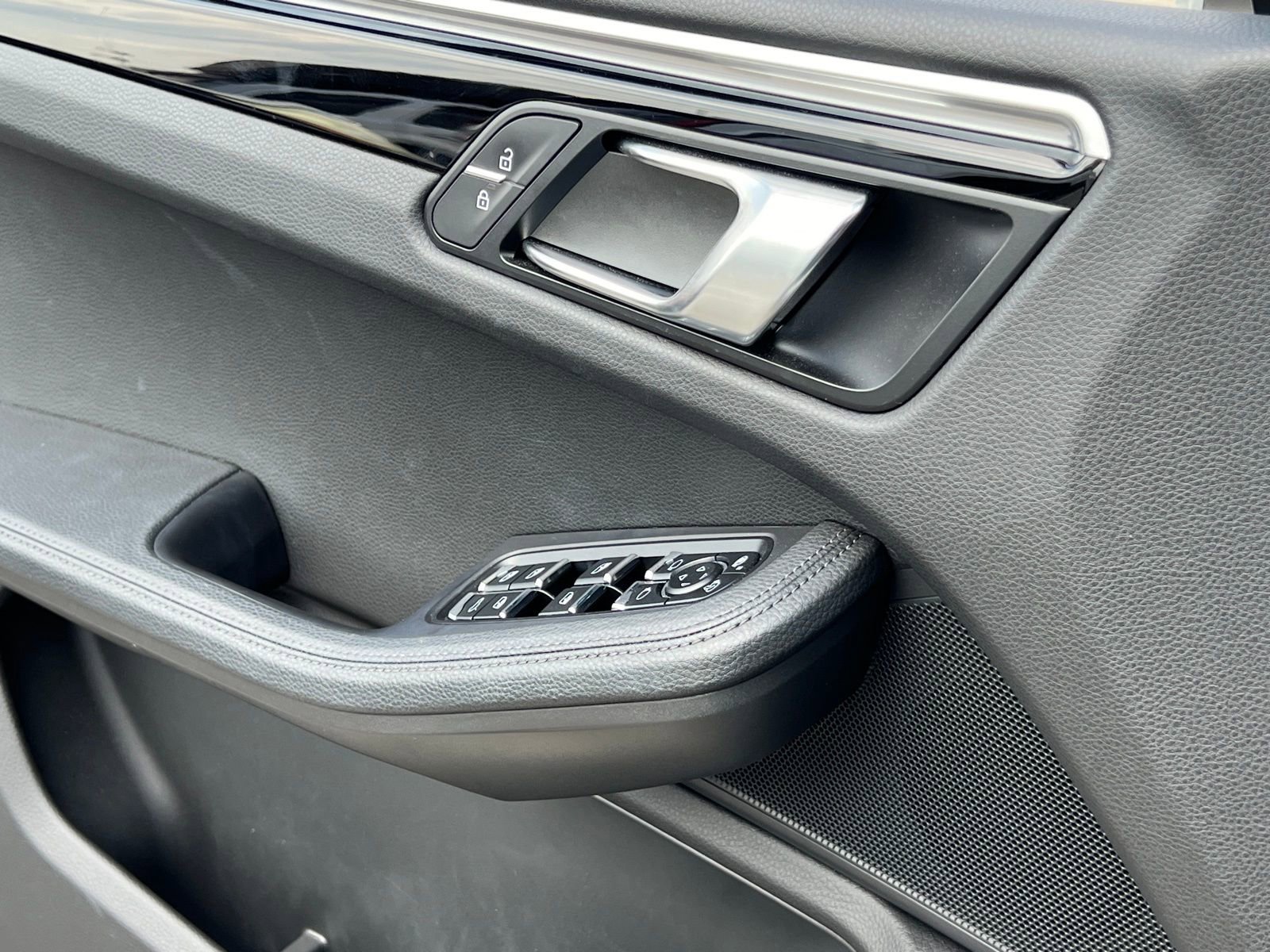 Certified 2020 Porsche Macan image 29