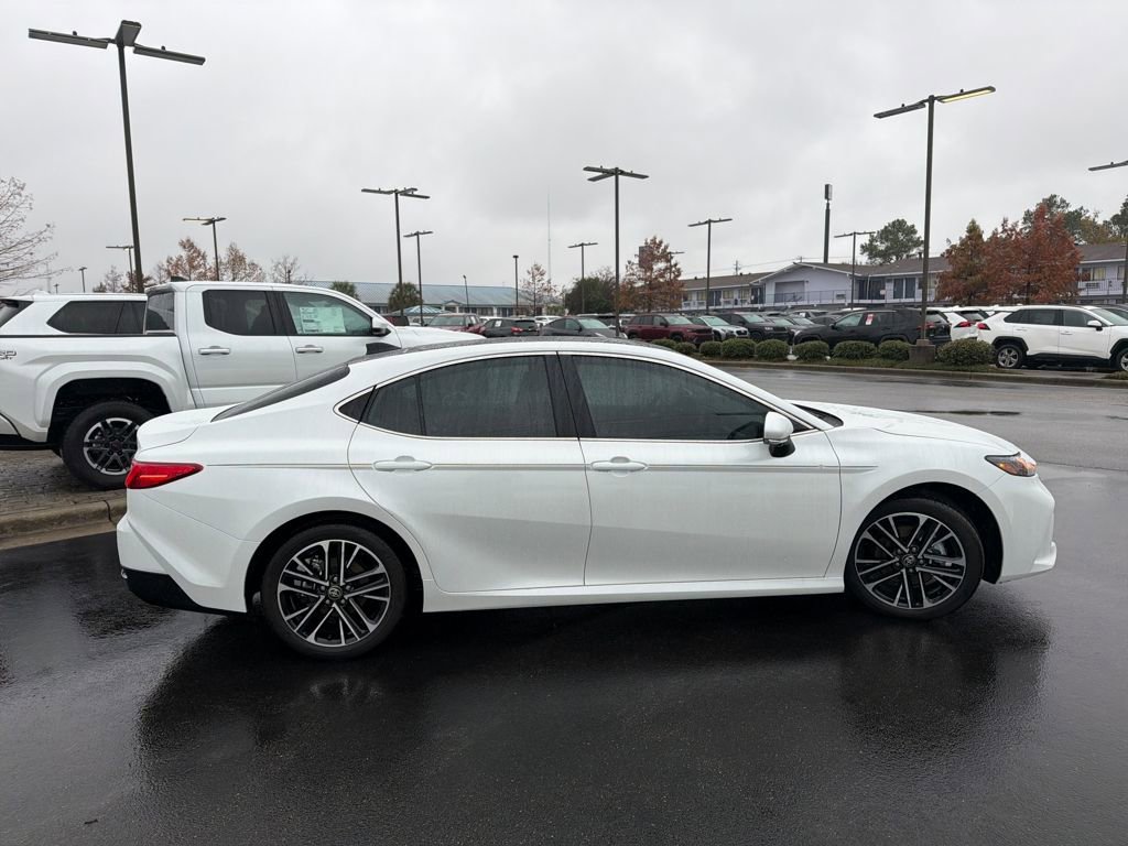 Used 2025 Toyota Camry XLE image 6