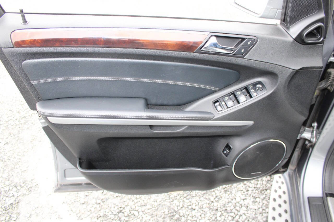 Used 2012 Mercedes-Benz GL 550 GL 550 4MATIC AWD 4dr SUV image 25