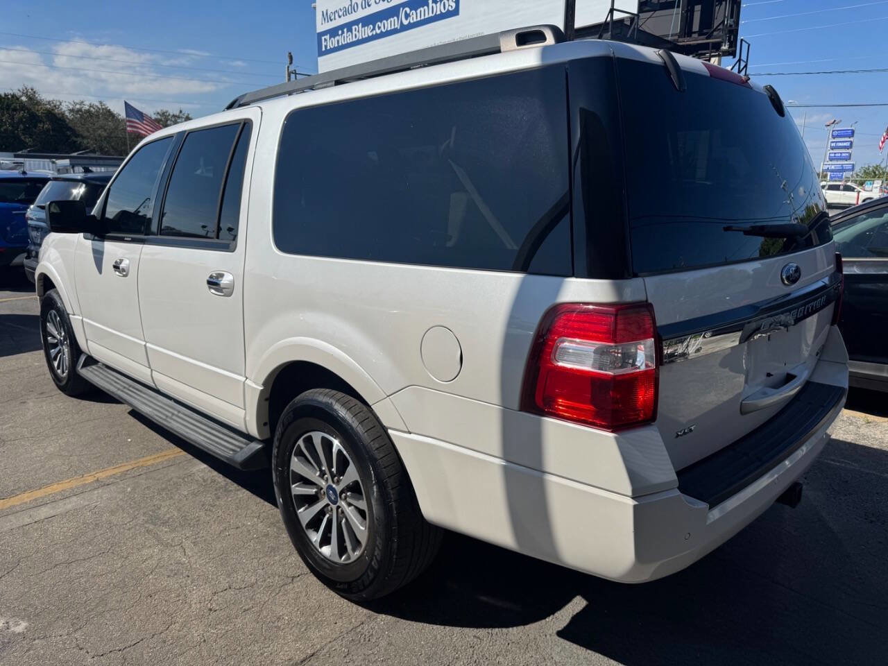 Used 2016 Ford Expedition EL XLT w/ Equipment Group 202A image 3