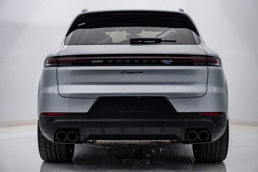 Certified 2025 Porsche Cayenne image 10