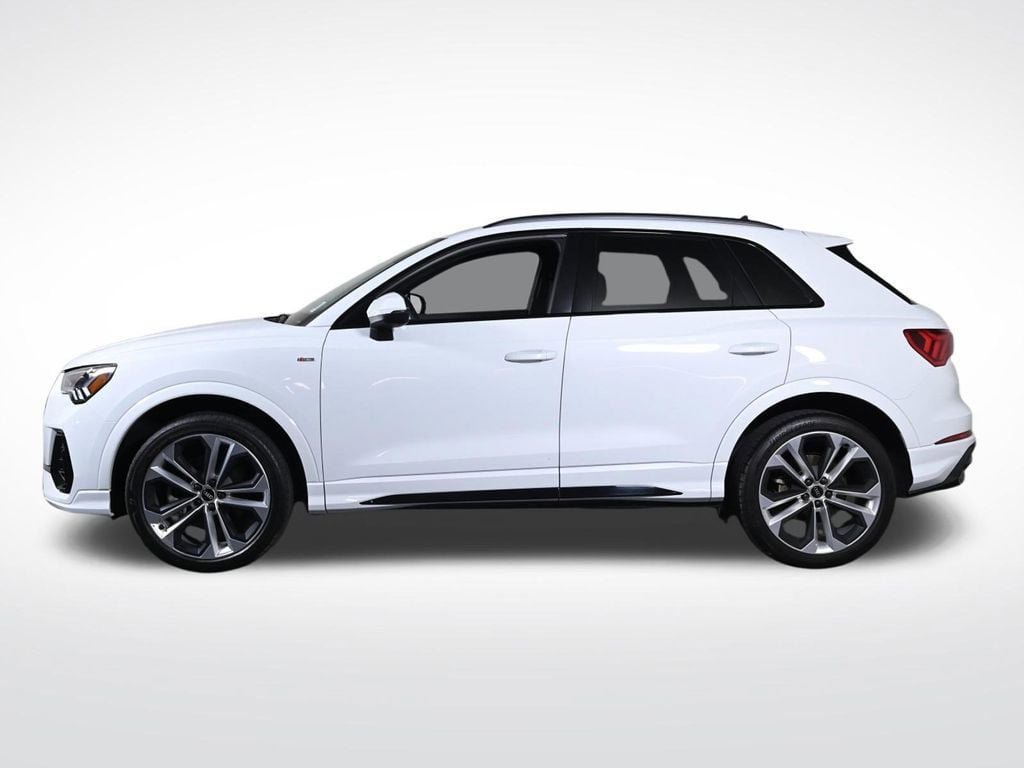 Used 2025 Audi Q3 2.0T Premium w/ Convenience Package AWD/4WD image 2