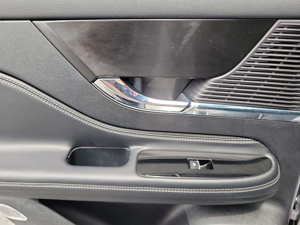 Certified 2022 Lincoln Corsair AWD w/ Premium Package image 15