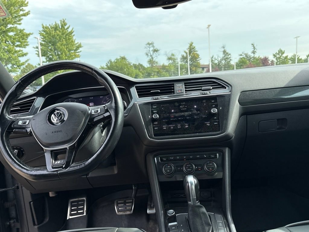 Used 2018 Volkswagen Tiguan SEL Premium w/ R-Line Package FWD image 22