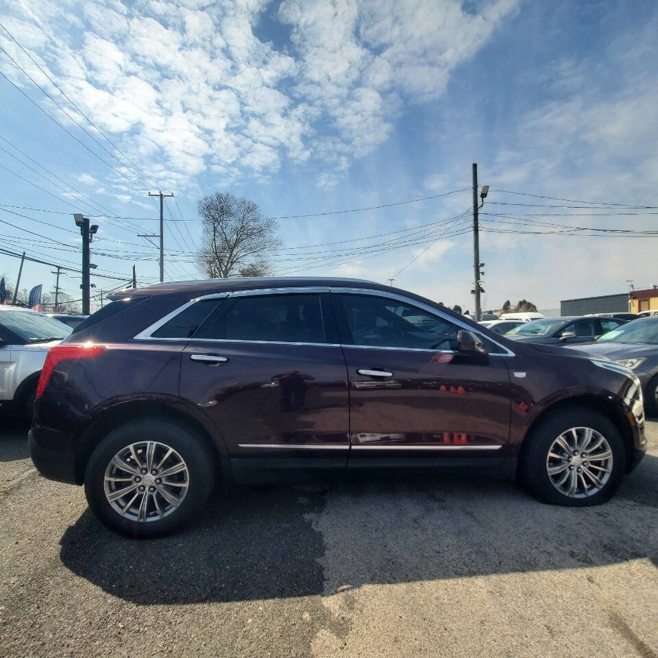 Used 2017 Cadillac XT5 Luxury w/ Driver Awareness Package AWD/4WD image 6