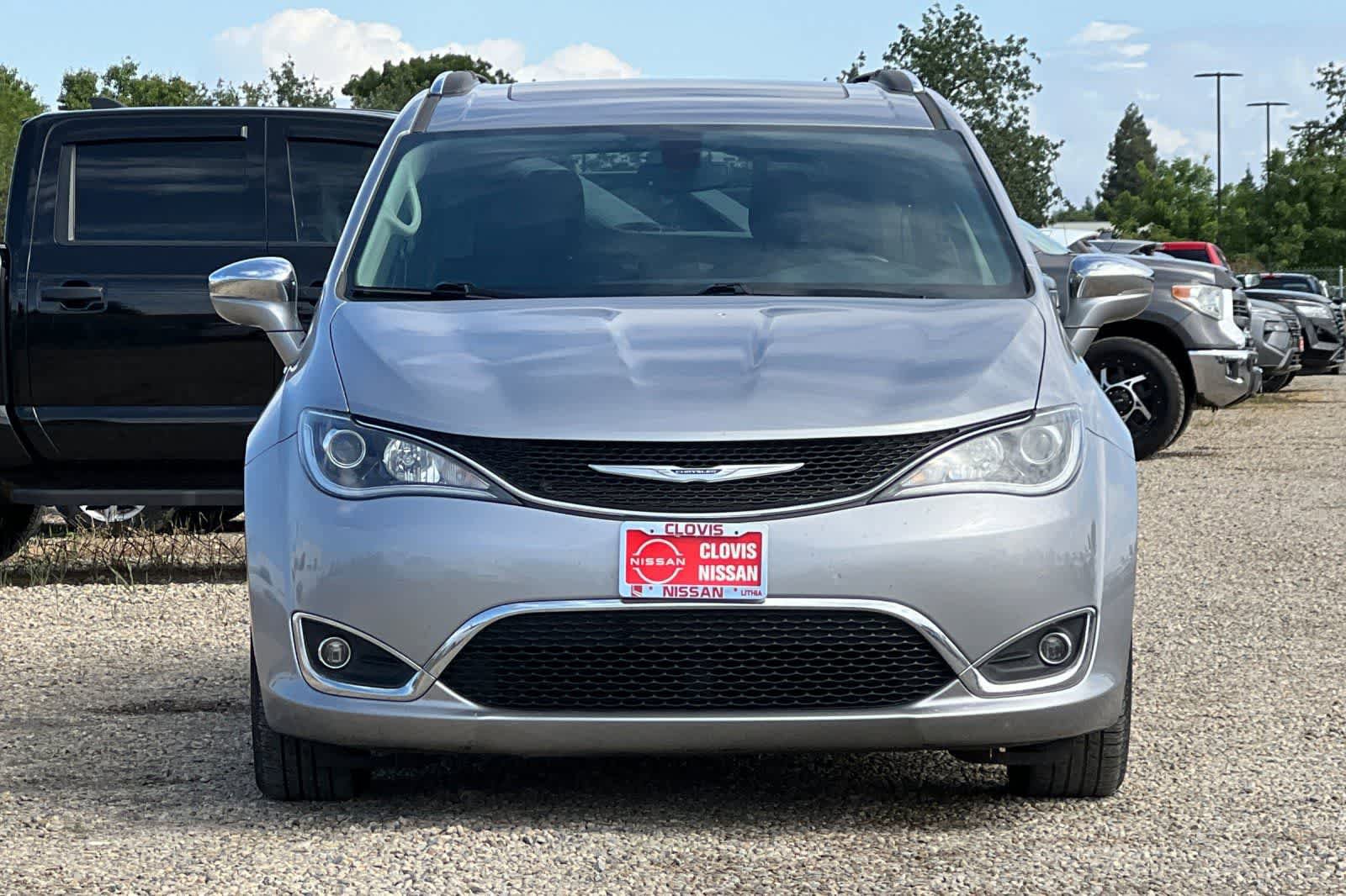 Used 2020 Chrysler Pacifica Limited FWD image 11