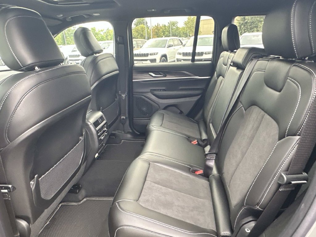 New 2027 Jeep Grand Cherokee Altitude AWD/4WD image 16