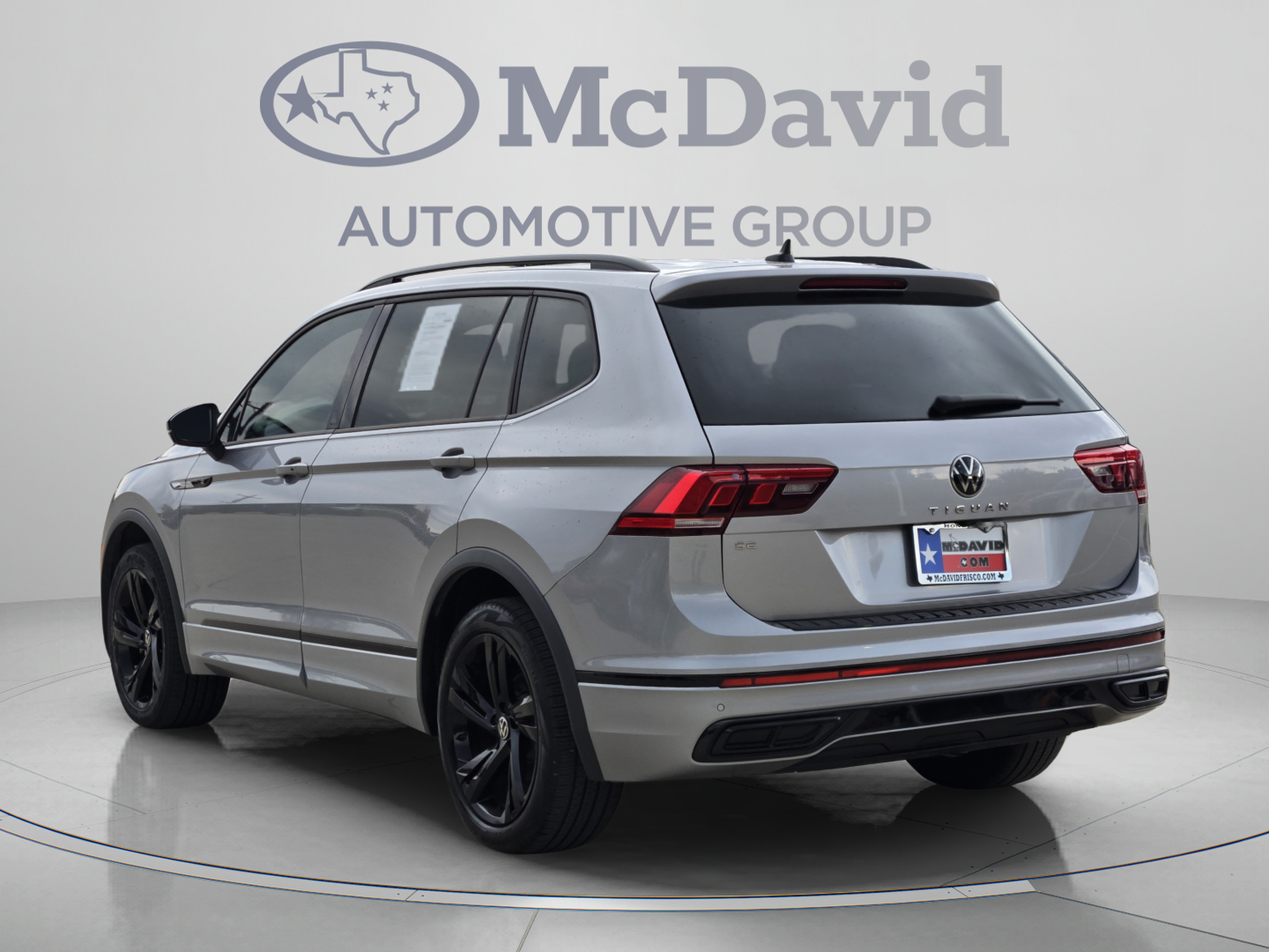 Used 2024 Volkswagen Tiguan SE R-Line FWD image 4
