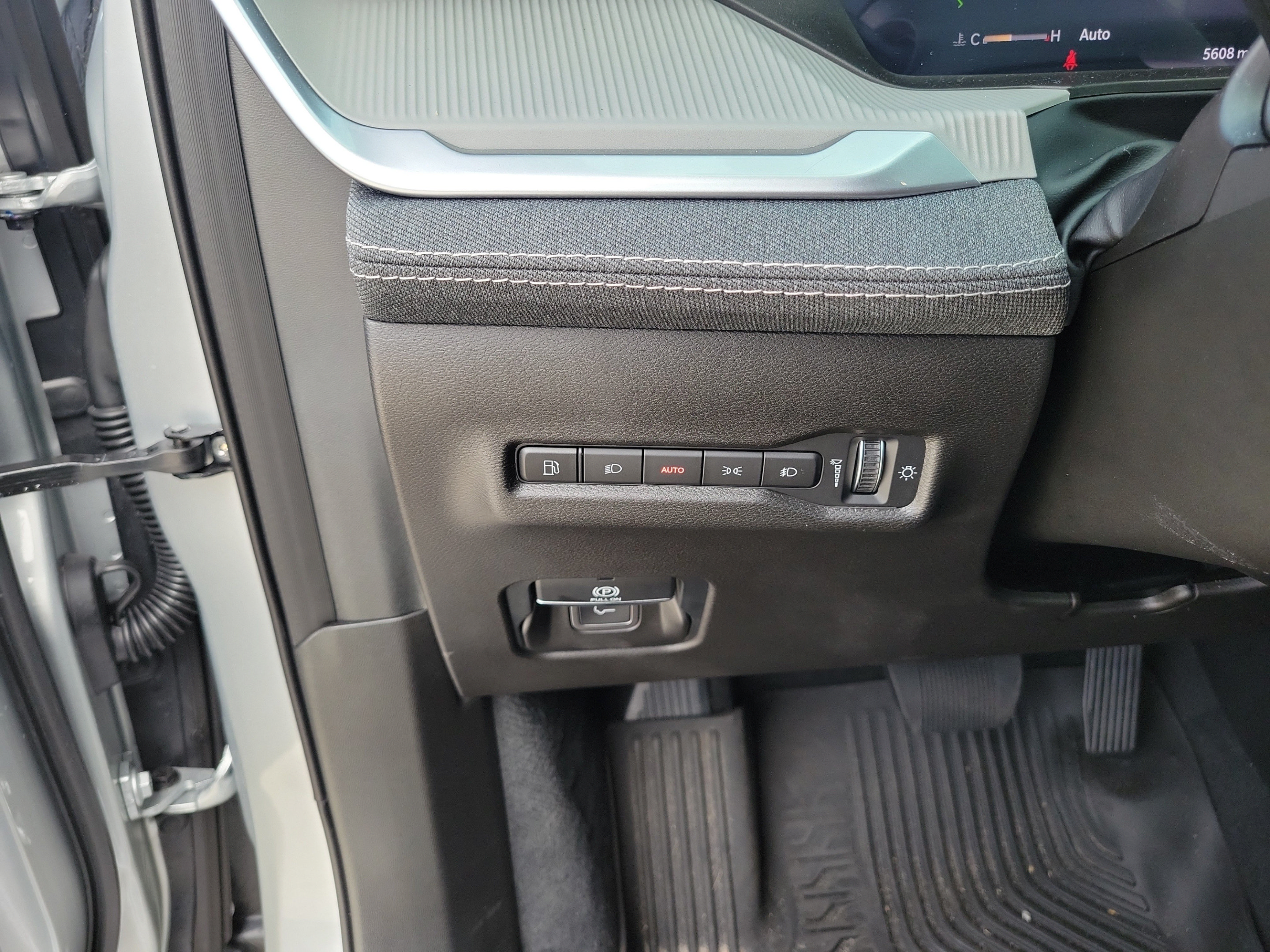 Used 2026 Jeep Cherokee Laredo AWD/4WD image 25