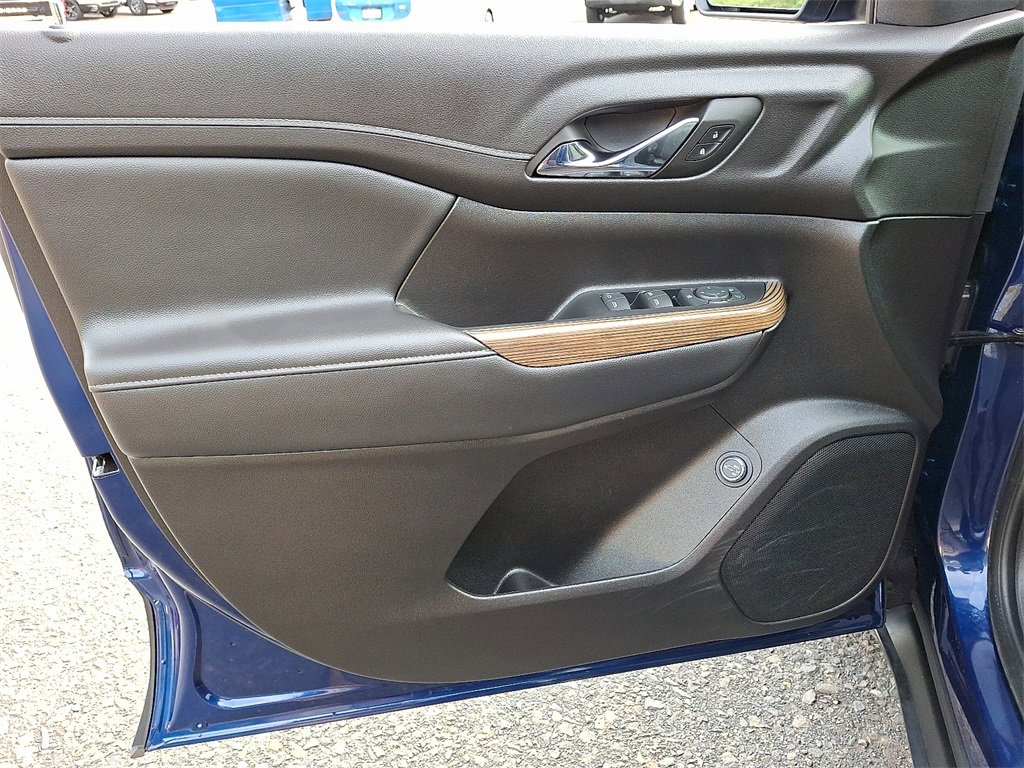 Certified 2023 GMC Acadia SLE w/ Driver Convenience Package image 14