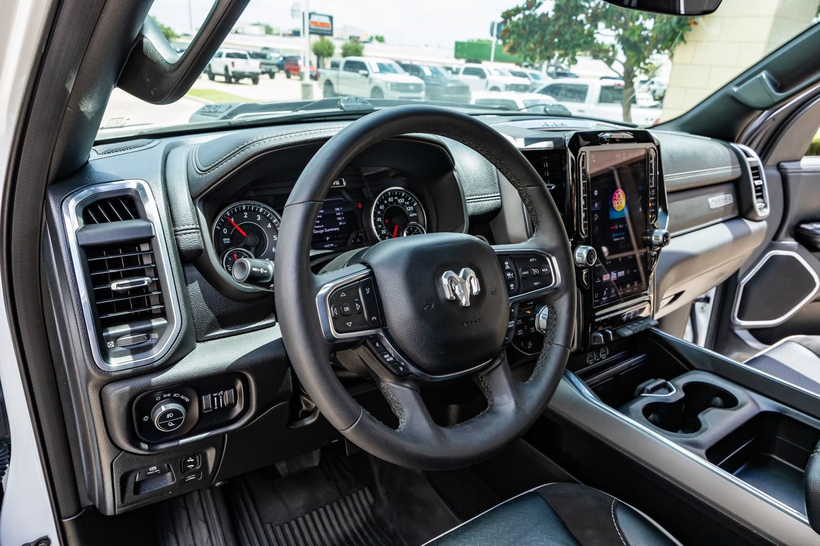 Used 2025 RAM 1500 Laramie w/ Sport Appearance Package AWD/4WD image 17